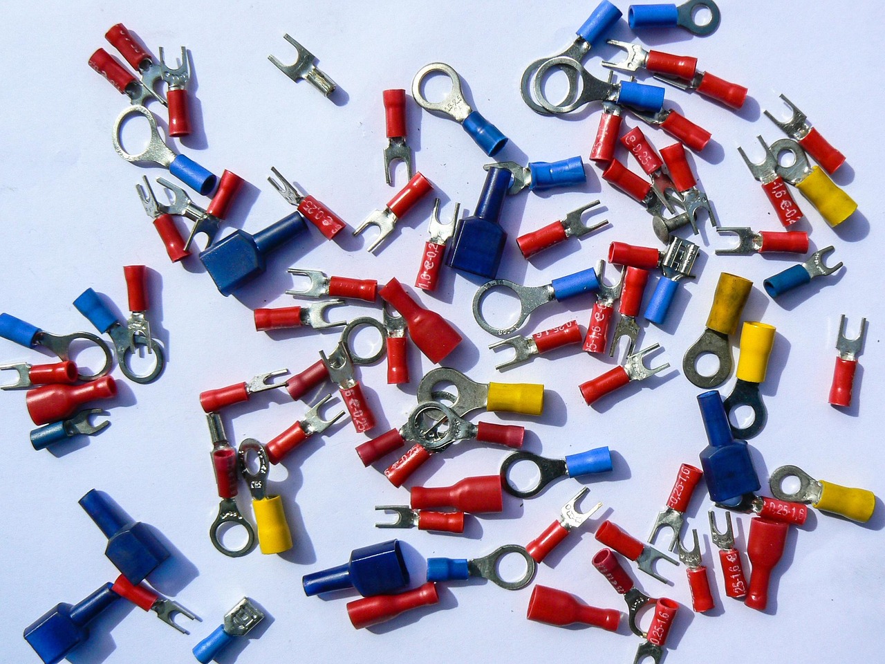 Make safe electrical connections!